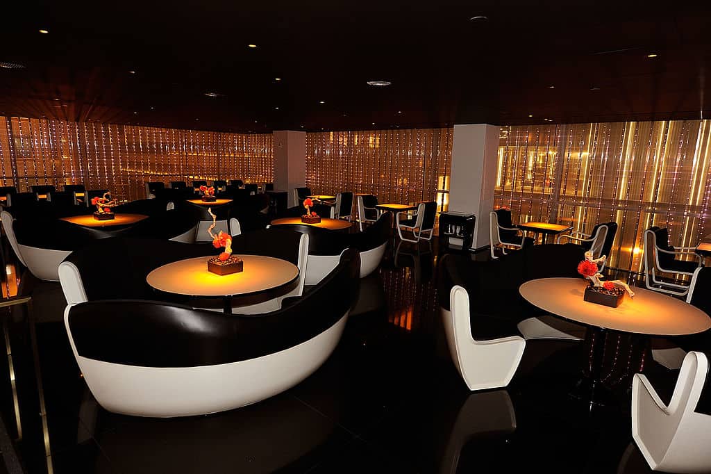 Dinner, party and night at Armani’s. Restaurants, hotels and clubs of the famous fashion house