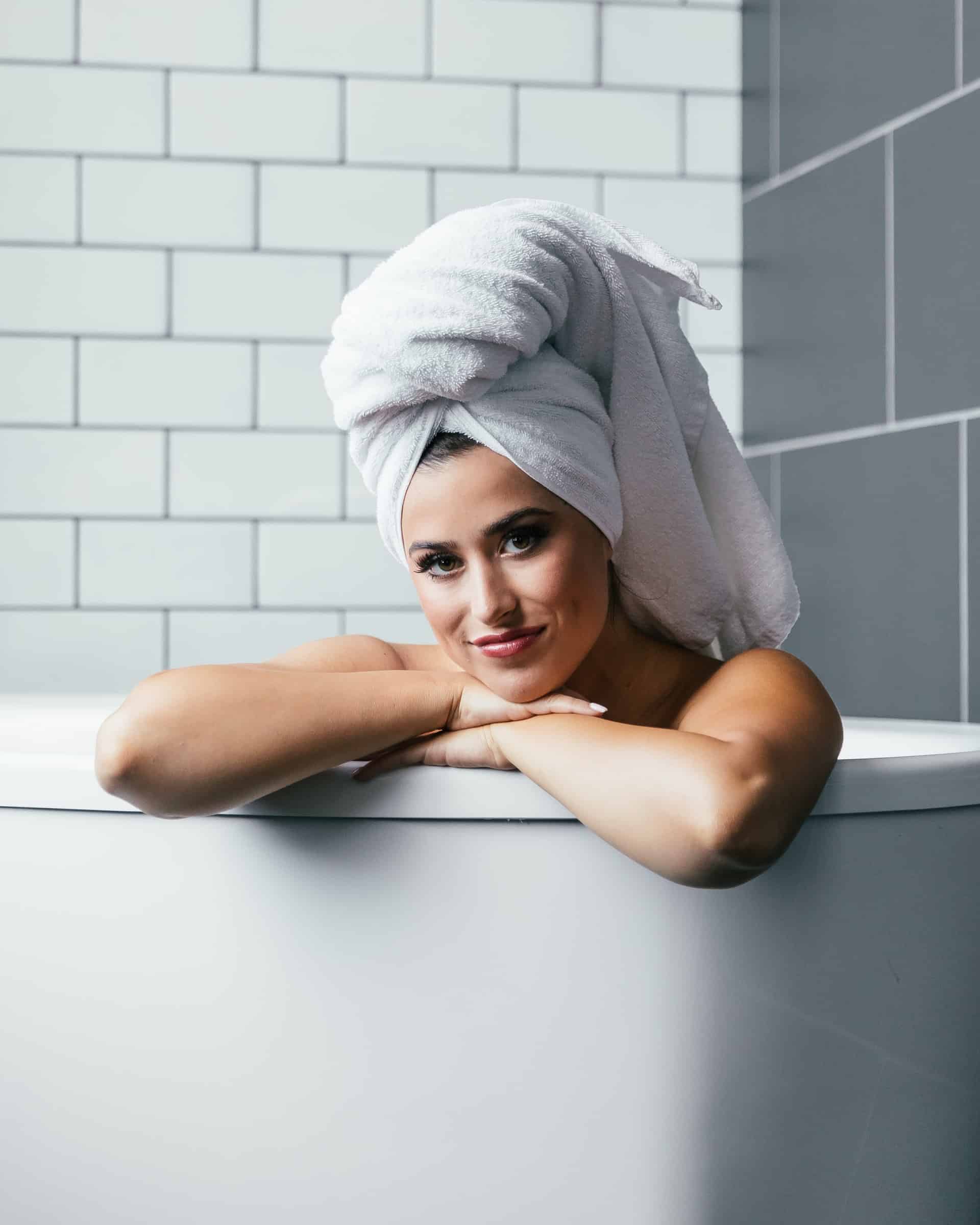 Washing hair with water alone – a rescue for damaged hair. Does it work?