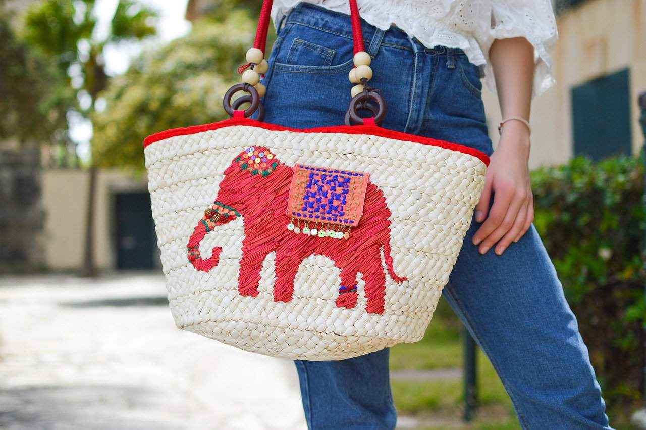 Tote Bags vs. Cross Body: Which is Right for You?